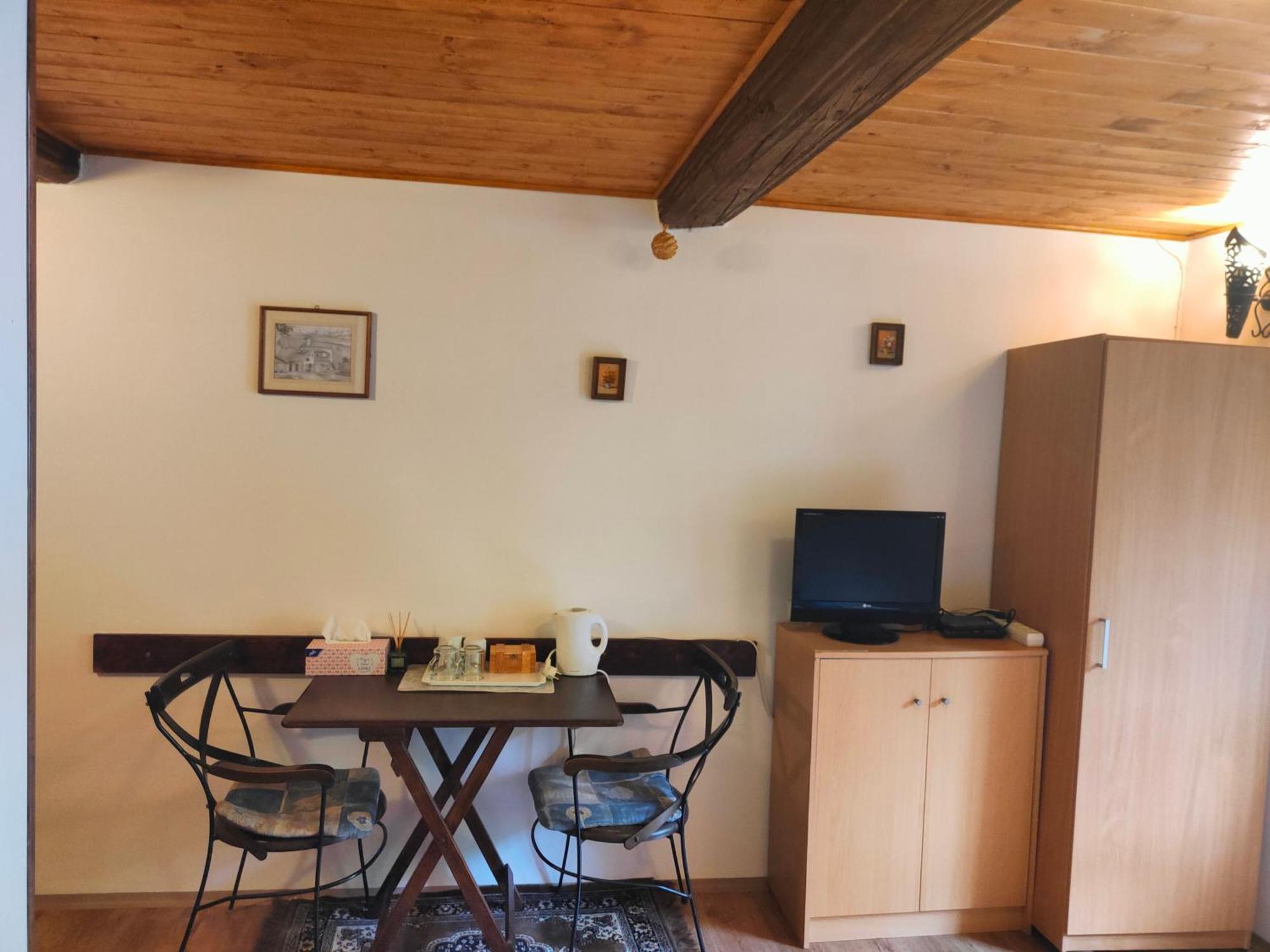 Bed And Breakfast Tvrz Velka Bukovina Exterior photo